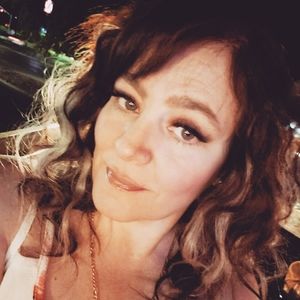 Meet your Posher, Debora